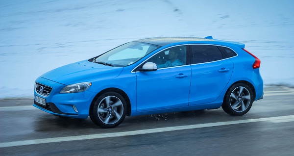 Volvo V40 T4 R-design Test_Otomobiltutkunu