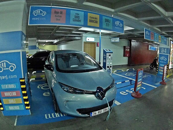 Renault-Zoe_esarj_elektrikliotomobil