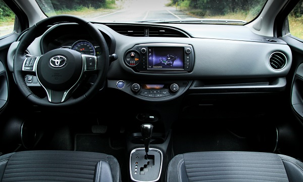 Toyota Yaris Hybrid Test 2015
