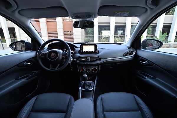 egea hatchback kokpit_otomobiltutkunu
