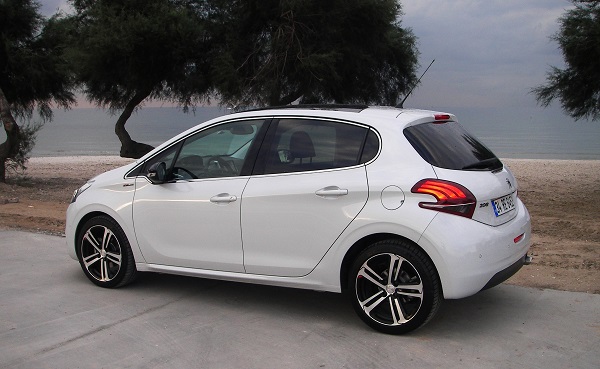 Peugeot208GTLineTest GTLine Otomobiltutkunu