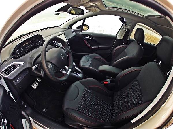 Peugeot208GTLineTest GTLine Otomobiltutkunu