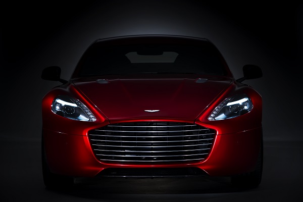 ASTON MARTIN RAPIDE S: DAHA FAZLA GÜÇ, DAHA FAZLA GÜZELLİK, AYNI RUH