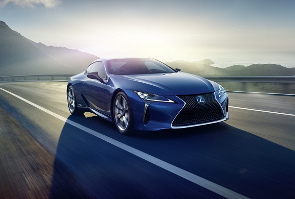 LEXUS YENİLİKLERİYLE 2016 CENEVRE MOTOR SHOW’DA OLACAK