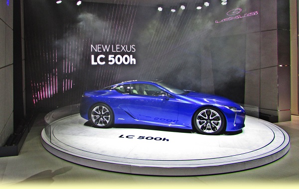 Lexus Cenevre’de Yeni Modeli LC 500h ve Yeni Konsepti LF-FC ile Büyüledi