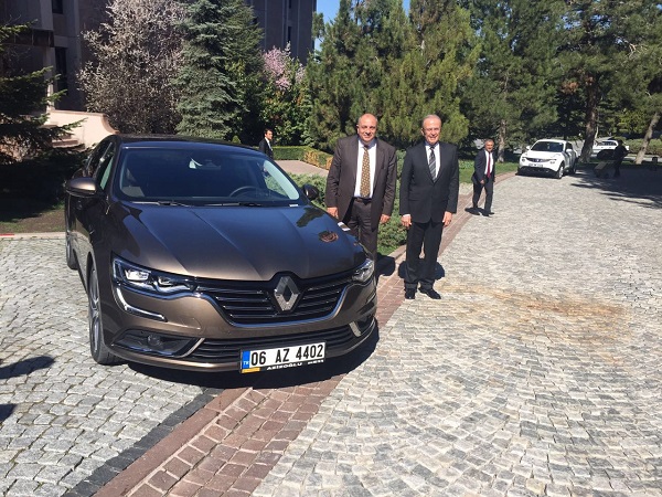 Başbakan Yardımcısı Sn. Tuğrul Türkeş Renault Talisman tercih etti
