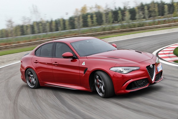 Alfa Romeo’nun Yeni Lüks Sedanı  Türkiye’ye Geliyor!