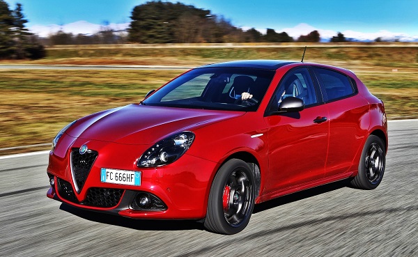 Yeni Alfa Romeo Giulietta Şimdi Açılır Tavan Hediyeli!