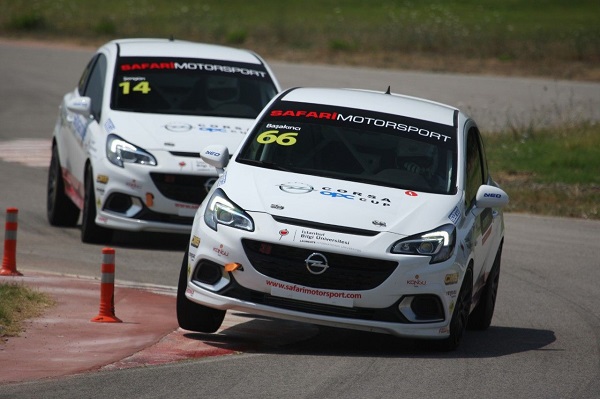 Opel Corsa OPC’ler İzmit Körfez Pisti’ni Salladı!