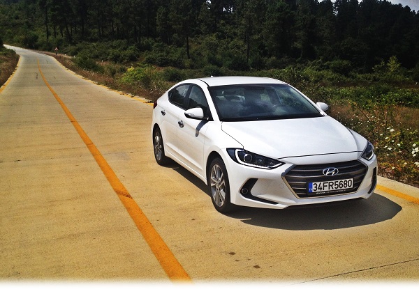 Hyundai Elantra Test