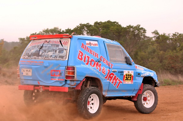 Offroad Şampiyonu: Memi-Pertev Ekibi