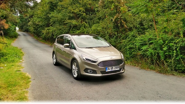 Ford S-MAX Test