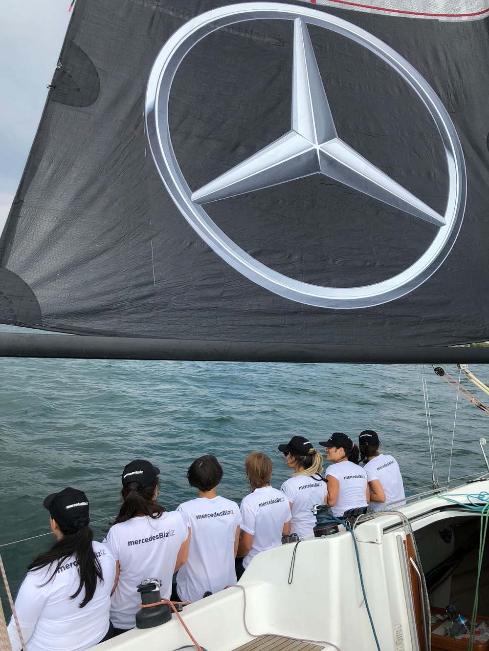 Mercedes-Benz Türk iki farklı dalda kupa aldı!