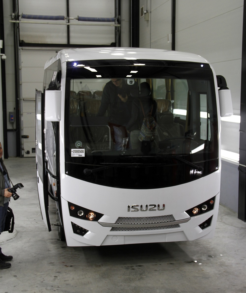 Yeni Okul Servisi Yönetmeliğine Uygun Fabrika Çıkışlı İlk Midibüs Isuzu Novo Oldu