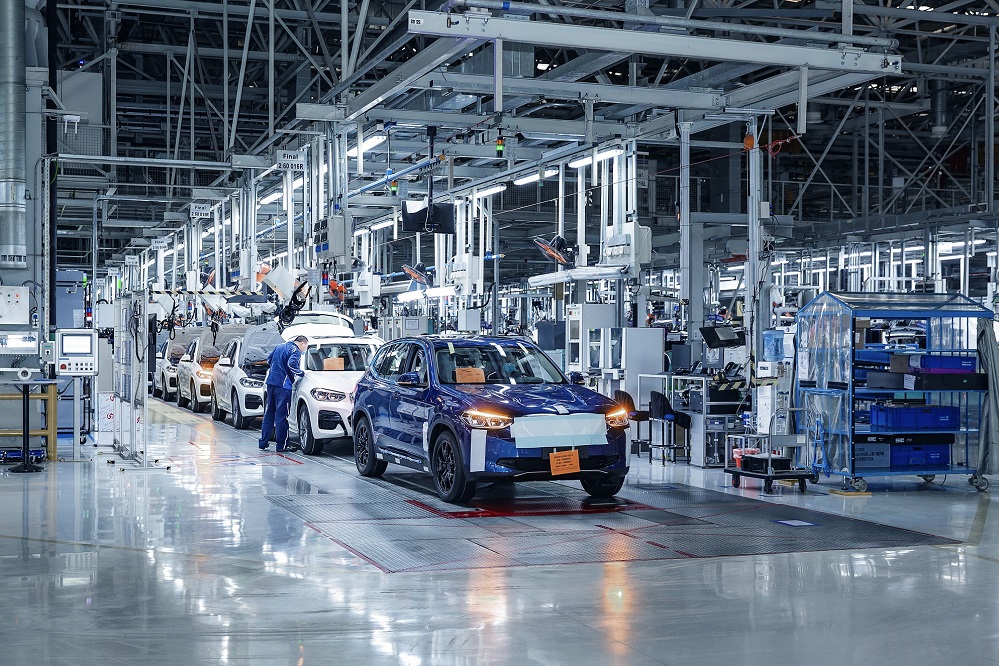 Yeni BMW iX3 Seri Üretim Yolunda Son Hazırlıklarını Tamamladı