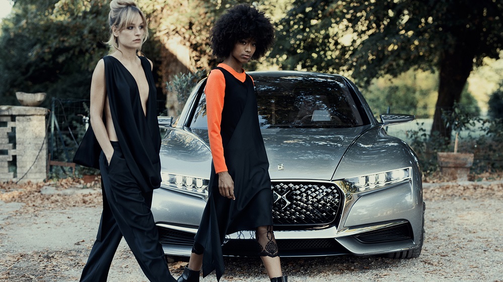 DS Automobiles Paris Fashion Week® Kadınlar Moda Haftası İlkbahar/Yaz 2021 için bir editoryal moda fotoğraf çekimiyle “Un Autre Regard”a yeni bir element ekliyor