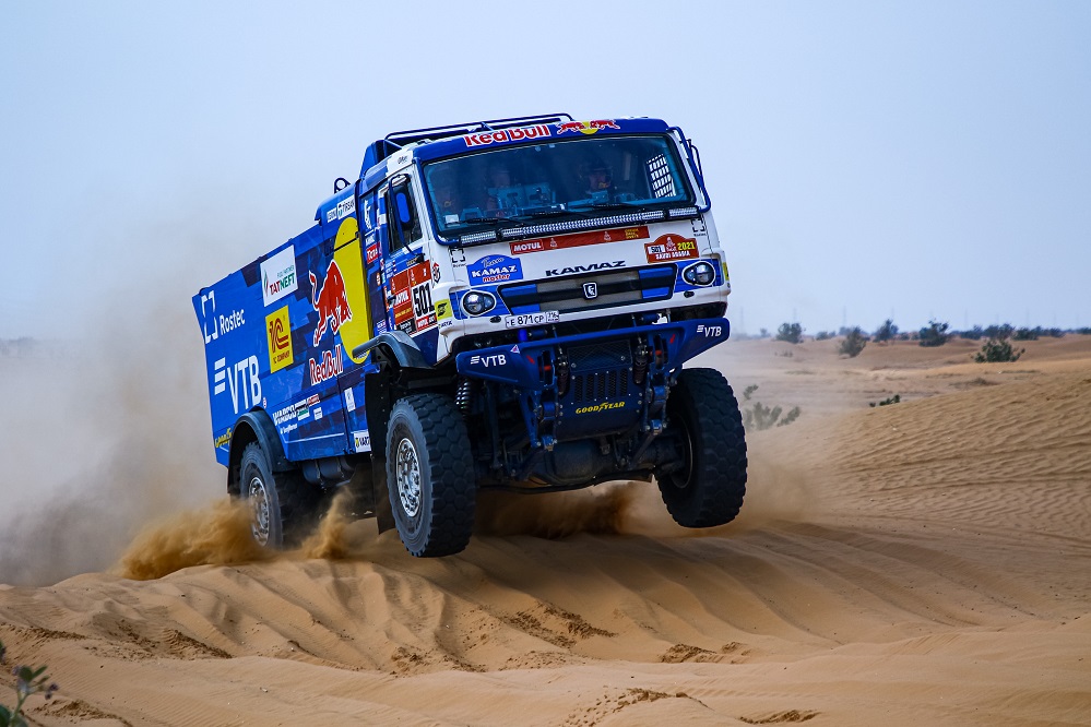Kamyonlar tozu dumana kattı, Dakar’ı Goodyear kullanan KAMAZ-Master Ekibi kazandı