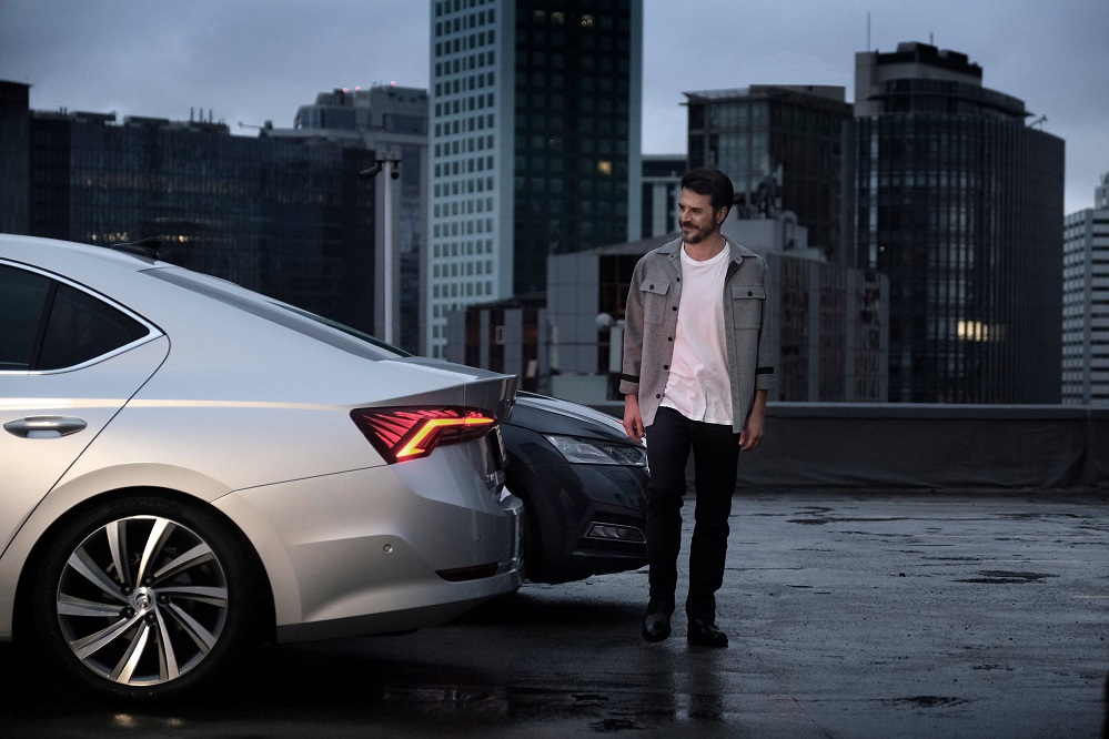 Yeni OCTAVIA, ŠKODA’nın Reklam Yüzü  Mehmet Günsür ile Ekranlarda