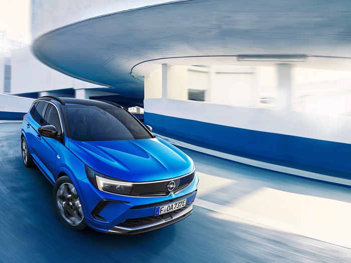 Güçlü Tasarım, Dijital Kokpit ve Yüksek Teknolojisiyle Yeni Opel Grandland