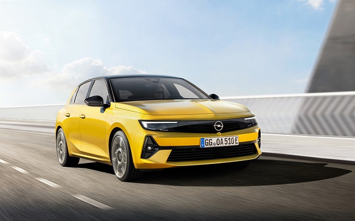 Opel Astra Tamamen Yenilendi ve Şarj Edilebilir Hibritle Elektriklendi