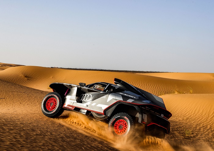 Dakar’da yarışacak Stéphane Peterhansel: “RS Q e-tron’un muazzam bir sürüş keyfi var”