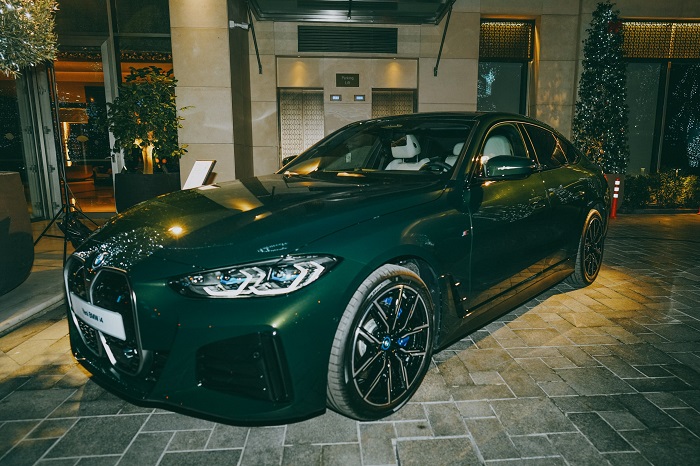 Yeni BMW i4 Türkiye’de İlk Kez Raisa&Vanessa’nın Dijital Defilesinde Gösterildi