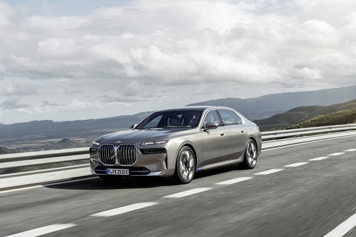 BMW’nin amiral gemisi modeli BMW 7 Serisi yenilendi