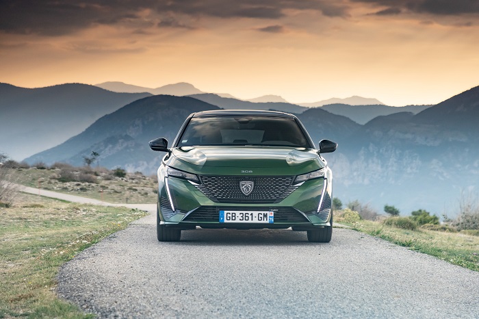 Peugeot’nun Yeni Logosu İlk Kez Yeni 308’de Kendini Gösteriyor!