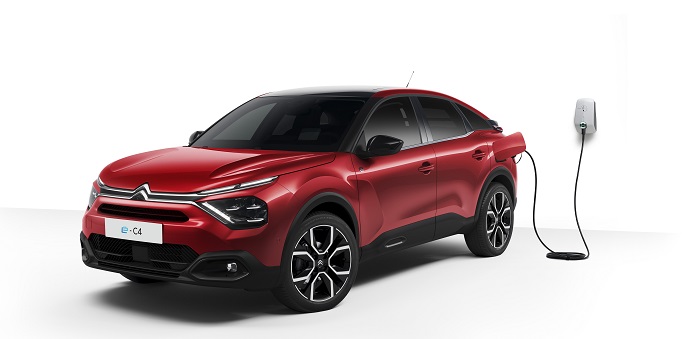 Citroen C4’ün %100 elektrikli versiyonu e-C4, 786.000 TL’den Türkiye’de satmaya başladı