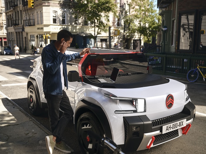 CITROEN’İN YENİ “TEKERLEKLİ LABORATUVAR”I OLI GELECEĞE IŞIK TUTUYOR
