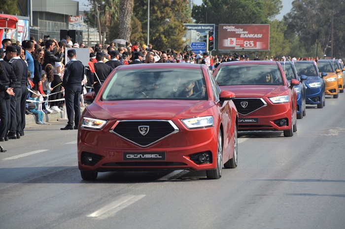 KKTC’nin 39’uncu kuruluş yıl dönümü kutlamalarında, ülkenin milli otomobili GÜNSEL, ilk modeli B9’un 13 prototipi ile Cumhuriyet kortejinde!