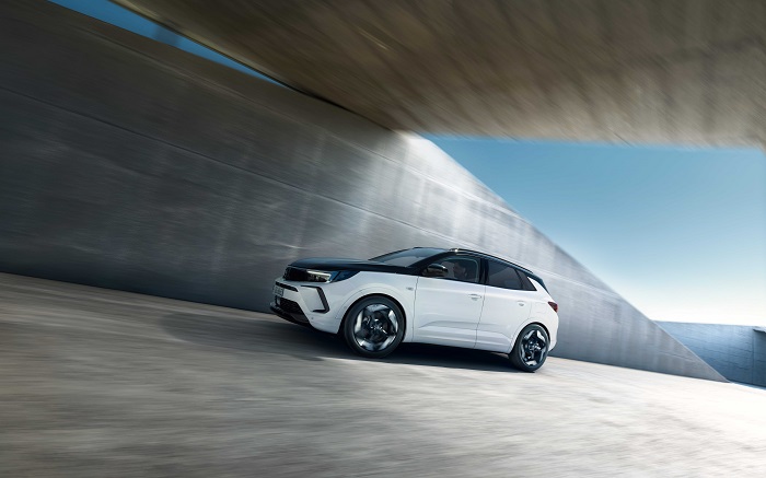 Yeni Opel Grandland GSe, Yüksek Performans ve İşlevselliği Birleştiriyor