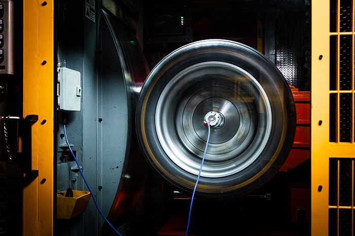 Pirelli Yüksek Hız Test Makinesi ile 500 Km/saate ulaşan hız testleri yürütmeye başladı