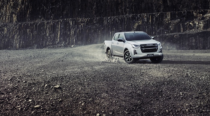 Isuzu D-Max yenilenen ön yüzü ile pazarda daha güçlü ve iddialı