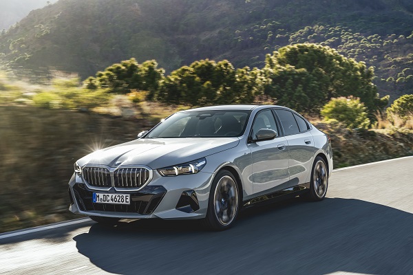 Yeni BMW 5 Serisi Sedan için Geri Sayım Başladı