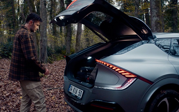 Kia EV6’dan tarihe enerji veren reklam filmi