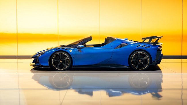 Ferrari, özel seri SF90 XX Stradale ile SF90 XX Spider modellerini Fiorano Pisti’nde tanıttı