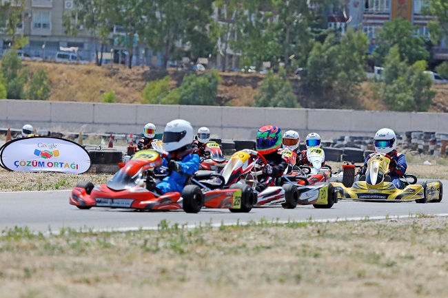 Karting Coşkusu İzmir Park’ta Yaşandı