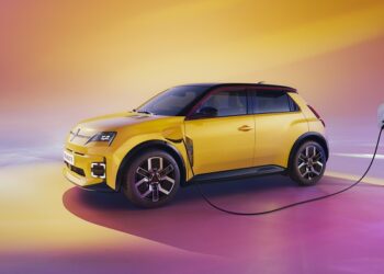 RENAULT’DAKİ ELEKTRİK DEVRİMİNİN YENİ YÜZÜ: RENAULT 5 E-TECH %100 ELEKTRİKLİ