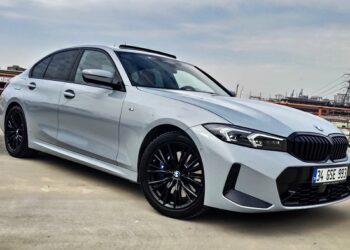 BMW 320i Sedan Test