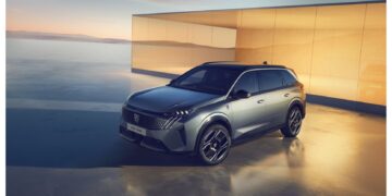 YENİ PEUGEOT E-5008 SINIFININ ÜSTÜ ELEKTRİKLİ BÜYÜK SUV