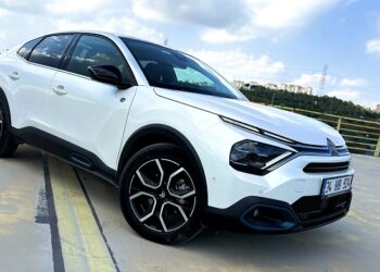 Citroen e-C4 X Test