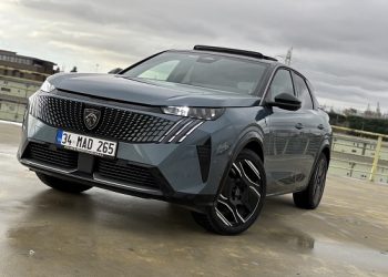 Peugeot E-3008 Test