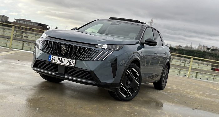 Peugeot E-3008 Test