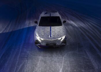 A390: Alpine’in Sportif Fastback Modeli Kutup Koşullarında Test Ediliyor