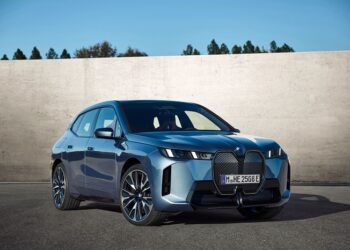 Yeni BMW iX Yüksek Performansı ve Yenilenen Tasarımıyla Yollarda