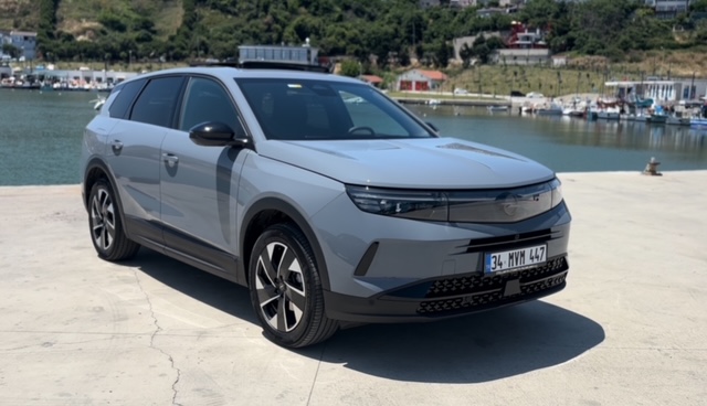 Opel Grandland Hybrid Test