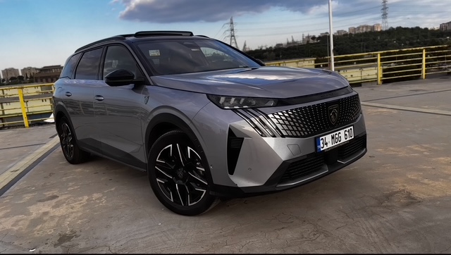 Peugeot 5008 Hybrid İncelemesi