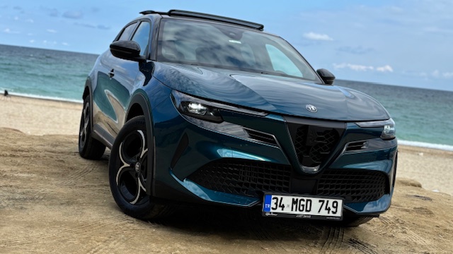 Alfa Romeo Junior Ibrida Hybrid Test