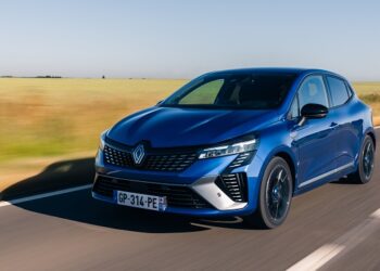 RENAULT, ZİRVENİN TEK SAHİBİ OLMAYA DEVAM EDİYOR
